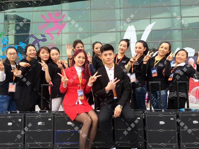 首腦化妝團(tuán)隊(duì)合影