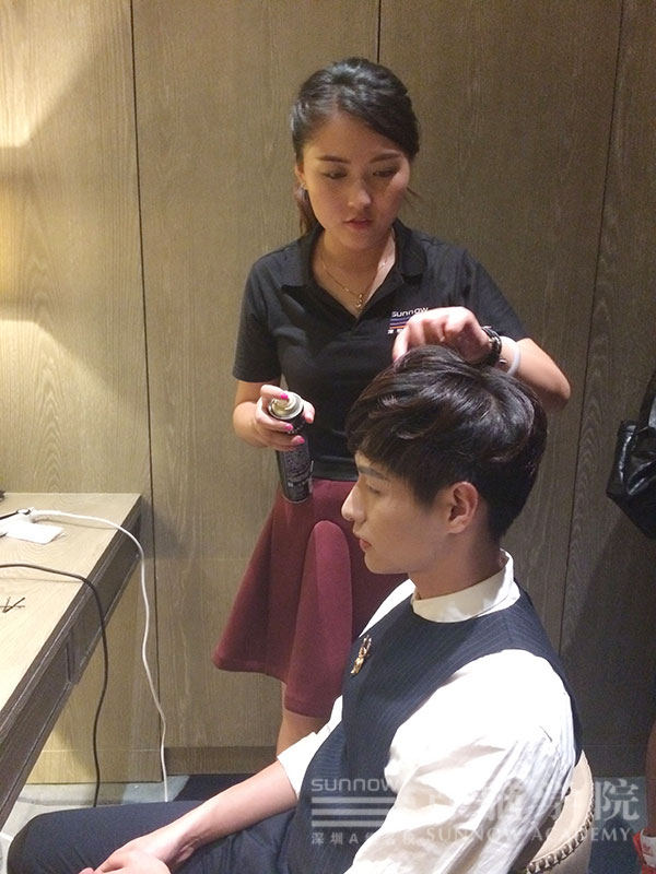 首腦學(xué)院龍華校區(qū)助力世界旅游小姐