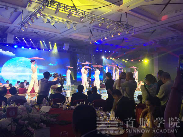 2015第42屆環(huán)球國際小姐總決賽，首腦彰顯業(yè)界高水平