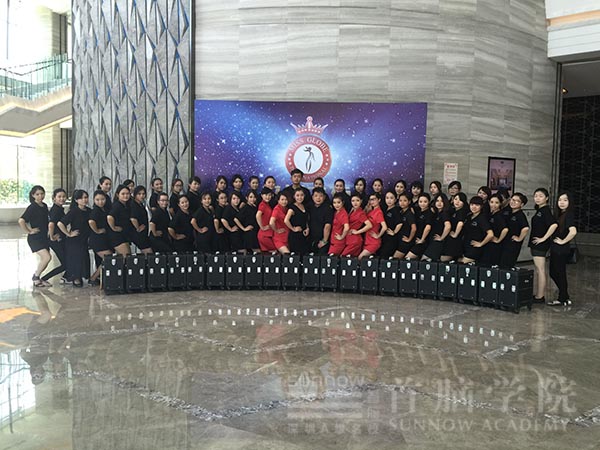 祝賀2015環(huán)球國(guó)際小姐全球總決賽加拿大圓滿結(jié)束