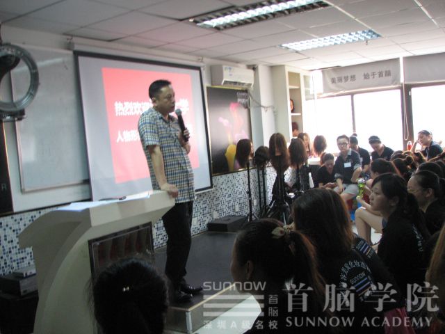 博學的周奇新教授高談闊論