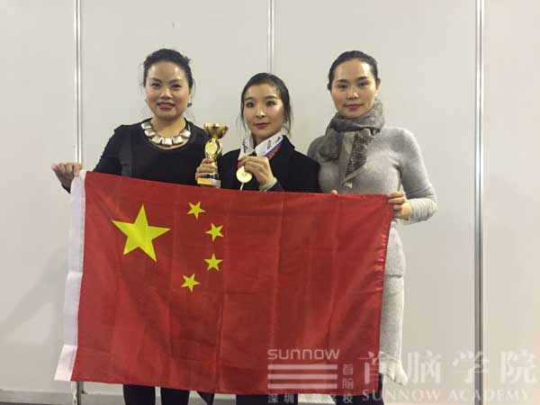 首腦執(zhí)行院長(zhǎng)茍韙韙、嚴(yán)老師和王英老師