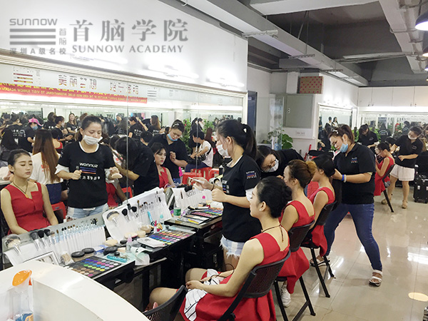 深圳南山首腦化妝學(xué)校