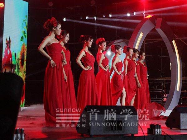 《花語星愿》開場歌舞秀