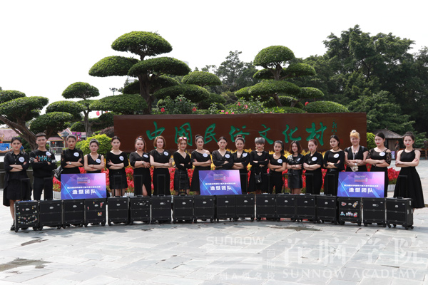 28屆世界模特小姐大賽首腦學(xué)院化妝造型師團(tuán)隊(duì)