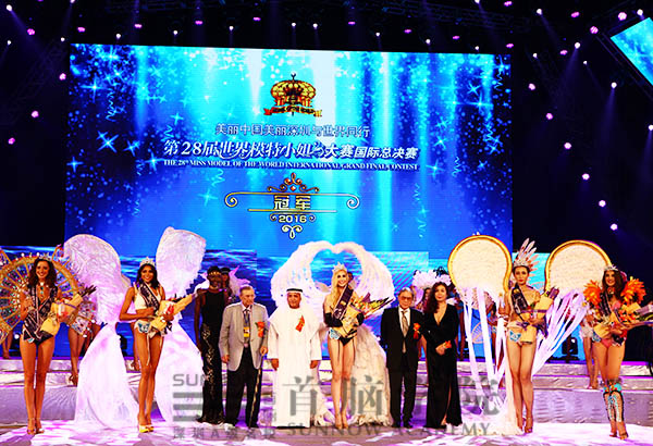 化妝造型培訓學校首腦造型師團隊妝點世模盛會