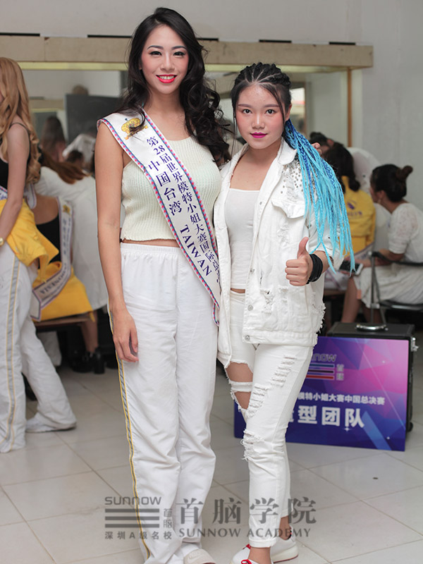 化妝造型培訓學校首腦造型師團隊妝點世模盛會