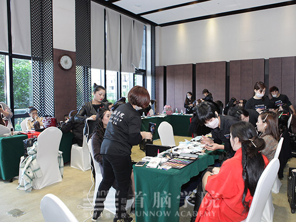 深圳南山首腦美容美發(fā)化妝學校