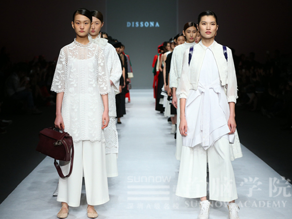 首腦學(xué)院為2017深圳時裝周化妝造型機(jī)構(gòu)