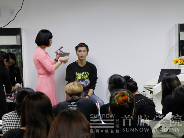 首腦學(xué)院為2017深圳時裝周進(jìn)行化妝造型培訓(xùn)