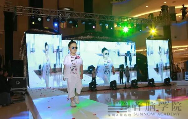 首腦化妝造型團(tuán)隊(duì)助力偶像星方向國(guó)際少兒模特電視盛典