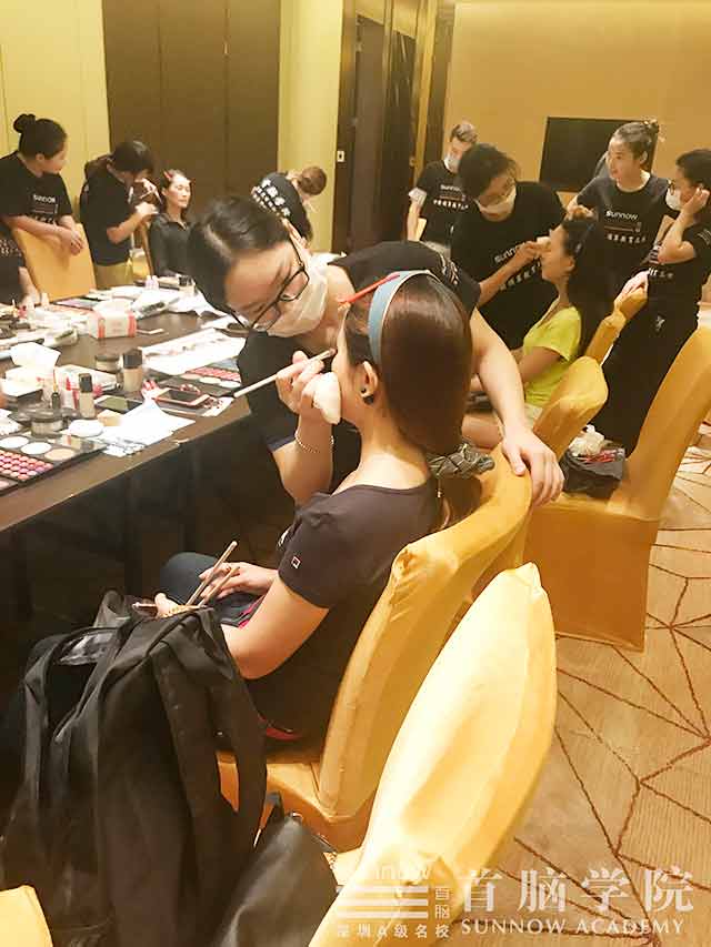 環(huán)球華美大賽彰我中華美業(yè) 首腦學(xué)院展現(xiàn)夢想的精彩！