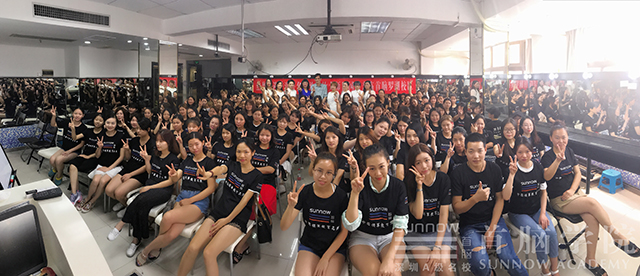 特約首腦學(xué)院特技塑型化妝老師 