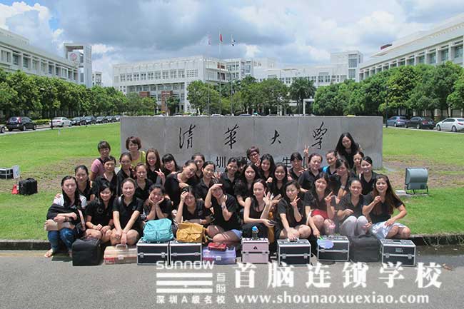 首腦學(xué)校榮獲花樣盛年慈善基金會(huì)授予“愛(ài)心合作伙伴”殊榮