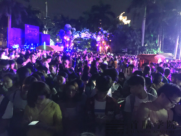 深圳歡樂(lè)谷鬼妝夢(mèng)工廠化妝現(xiàn)場(chǎng)