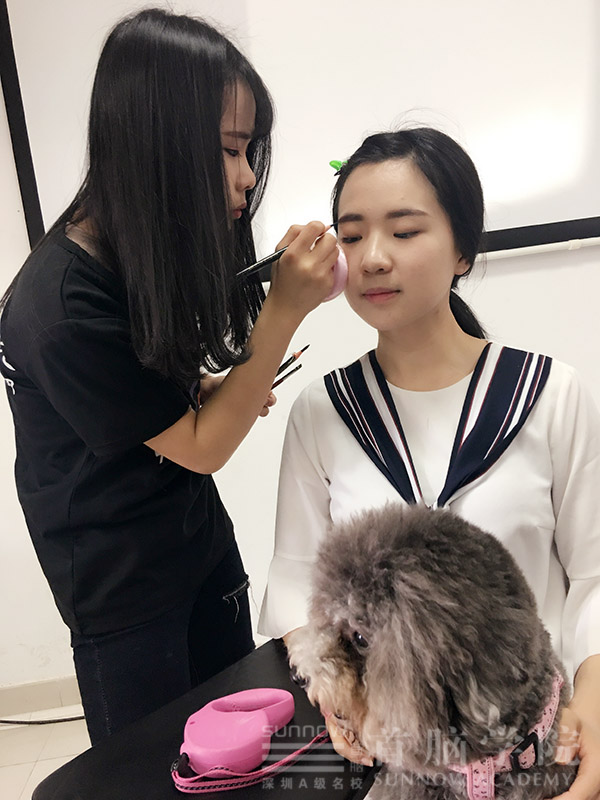 首腦造型團隊力助歡樂谷踏青萌寵季