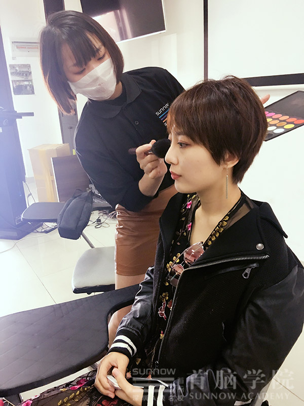 首腦造型團隊力助歡樂谷踏青萌寵季