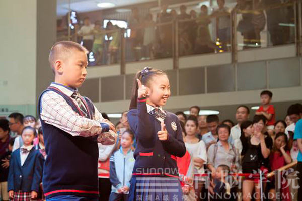 首腦學院羅湖校區(qū)妝點深圳最美校服大賽頒獎典禮