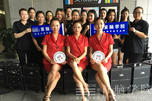 首腦學院羅湖校區(qū)妝點深圳最美校服大賽頒獎典禮