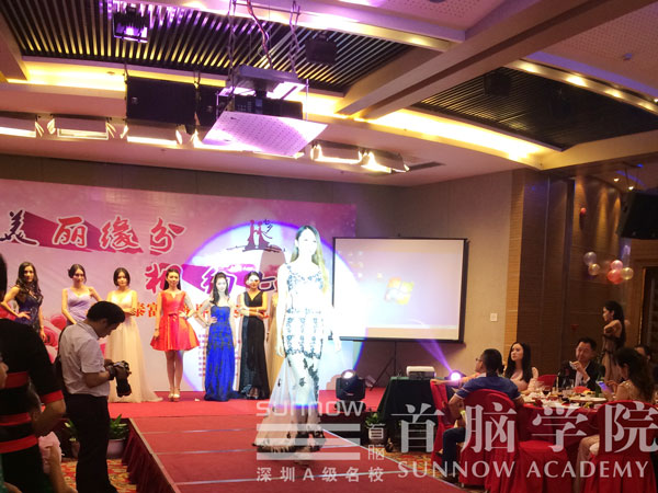 首腦學(xué)院化妝師力助泰富匯商業(yè)精英酒會