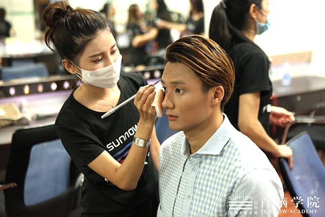 巔峰對(duì)決群星嘉年華，首腦學(xué)院進(jìn)軍綜藝節(jié)目！