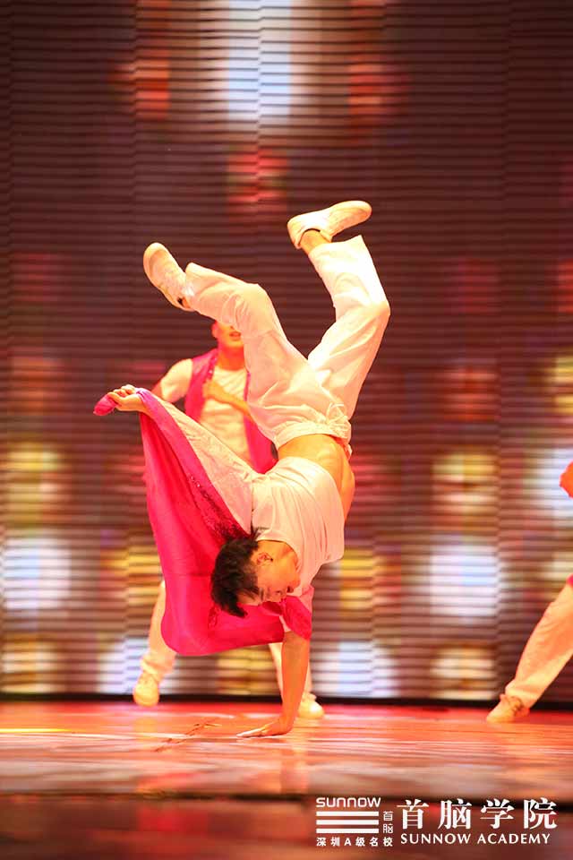 巔峰對(duì)決群星嘉年華，首腦學(xué)院進(jìn)軍綜藝節(jié)目！