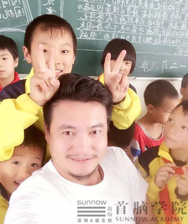 首腦神農(nóng)官封小學助學——助學·筑夢·鑄人