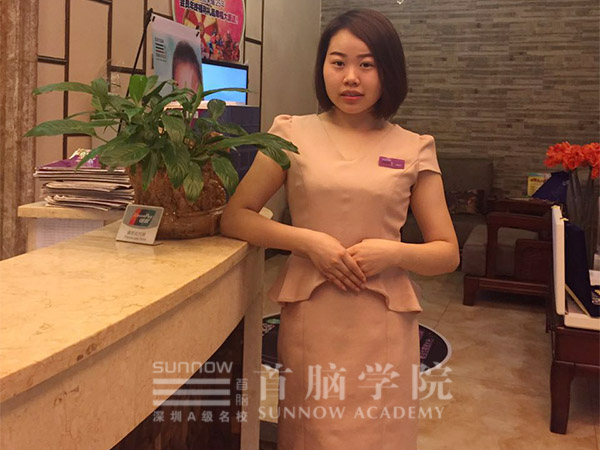 首腦學院就業(yè)之星巫新娟