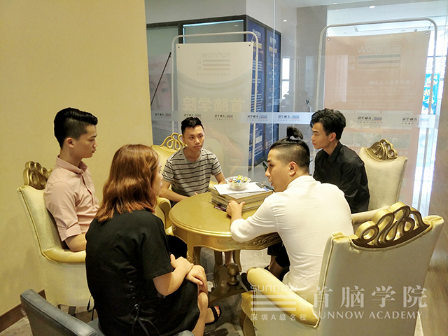 首腦學(xué)院就業(yè)之星 堅守美業(yè)勿忘初心