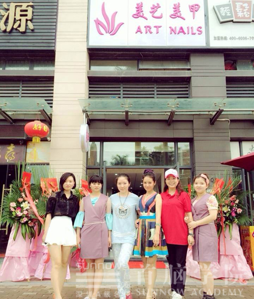 何美開(kāi)美藝美甲店