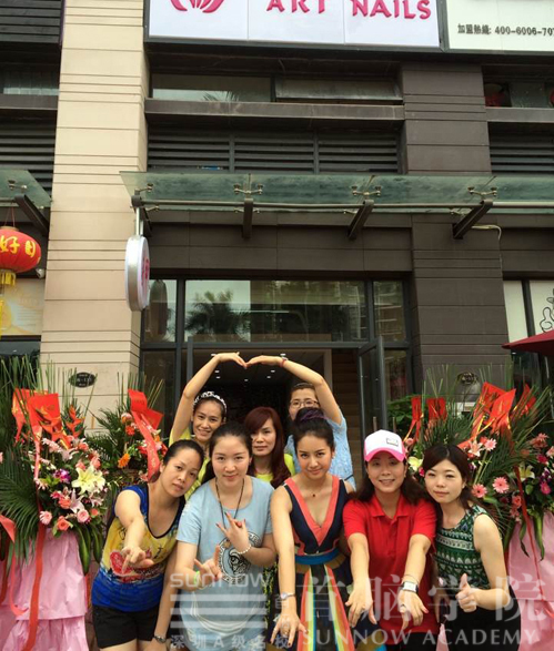 一群快樂(lè)的小伙伴