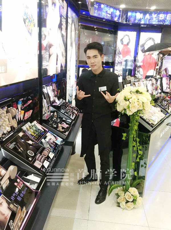 化妝男神——首腦學(xué)院寶安校區(qū)就業(yè)之星楊云福