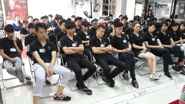 同學(xué)們聽得聚精會(huì)神