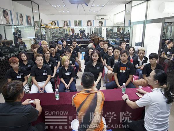 首腦美發(fā)學(xué)子招聘會現(xiàn)場