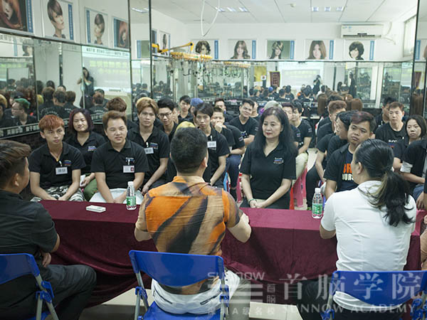 首腦學(xué)校龍華校區(qū)美發(fā)招聘會