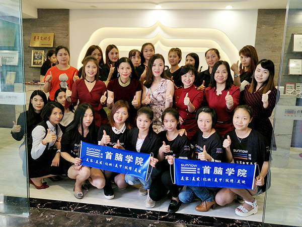 深圳南山首腦美容學校美容班師生