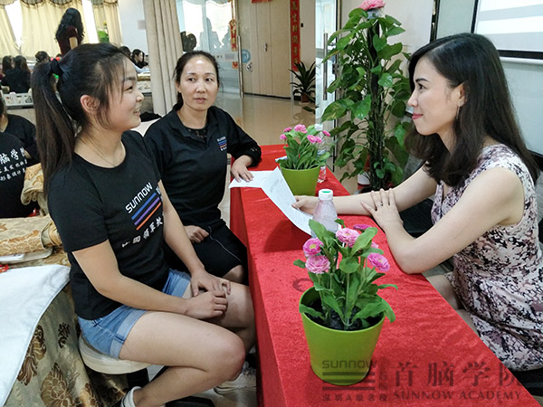 深圳首腦美容化妝學校