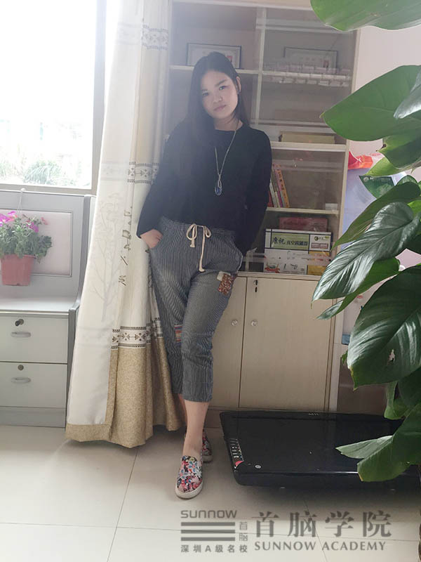 龍華校區(qū)形象設(shè)計(jì)學(xué)員楊春霞成功創(chuàng)業(yè)