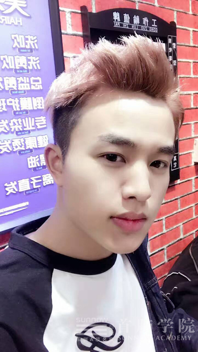 首腦學(xué)院搭建實(shí)力橋梁 讓夢想不只是夢想