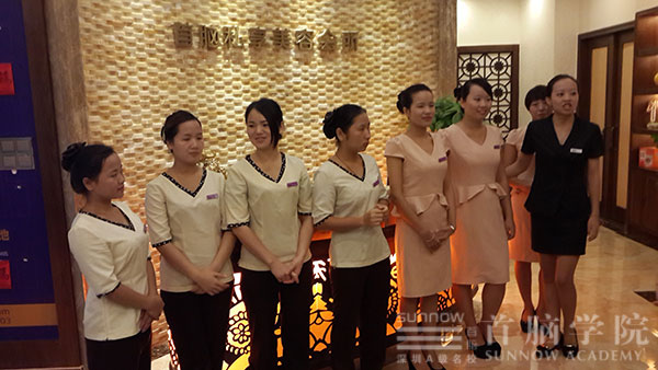 首腦學(xué)院美容高班觀摩首腦五星級美容會所