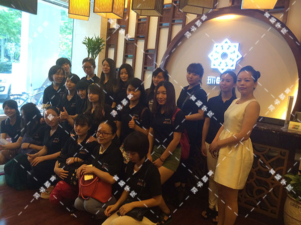 龍華校區(qū)美容高級班學員觀摩香蜜湖珍草堂美容會所