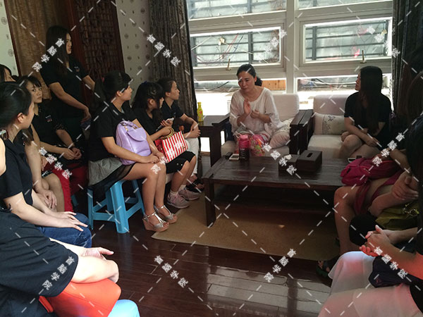 龍華校區(qū)美容高級班學員觀摩香蜜湖珍草堂美容會所