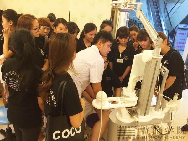 觀摩博美醫(yī)療 助學員開闊美容視野