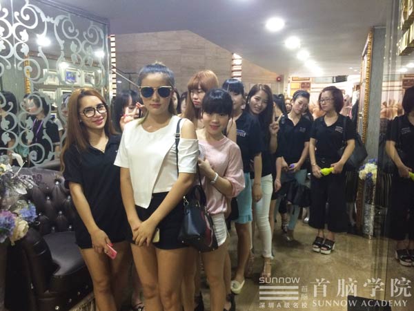 選擇化妝師職業(yè) 首腦學(xué)院助你工作無(wú)憂(yōu)