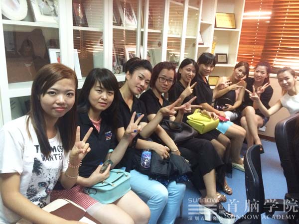 選擇化妝師職業(yè) 首腦學(xué)院助你工作無(wú)憂(yōu)