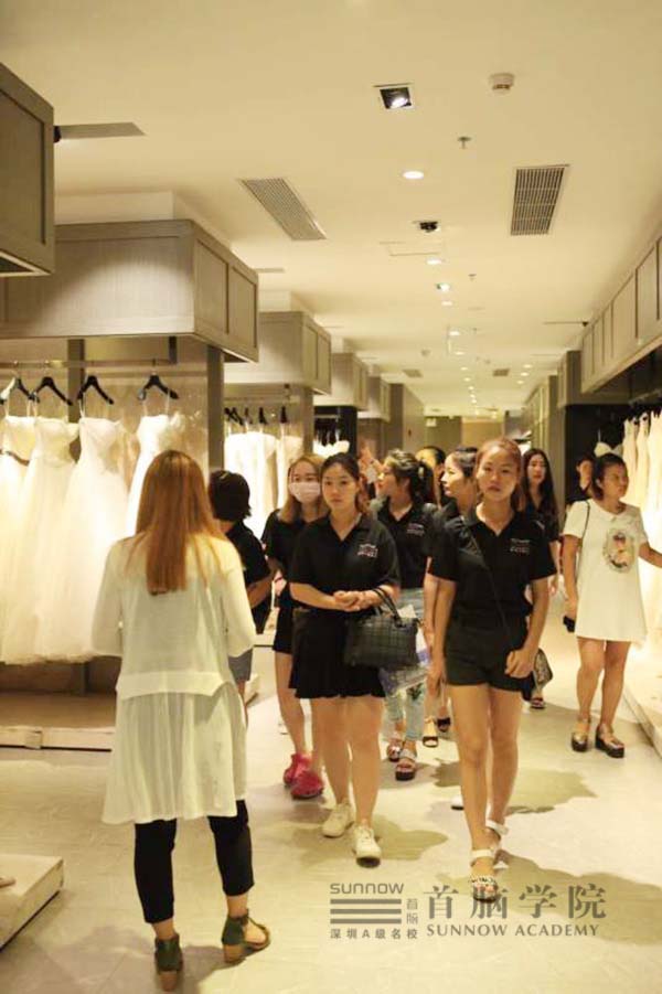 龍崗校區(qū)化妝中高級(jí)師生觀摩鉑爵基地