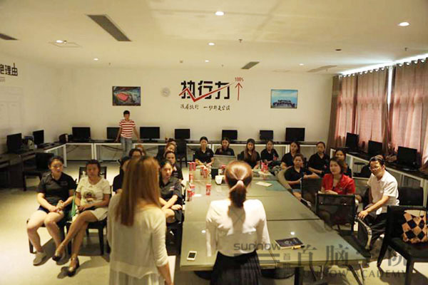 龍崗校區(qū)化妝中高級(jí)師生觀摩鉑爵基地