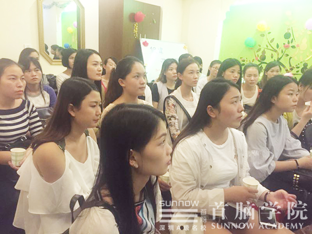 首腦學(xué)院為新力軍開(kāi)啟舞臺(tái)  在花樣年華里盡情搏擊吧！