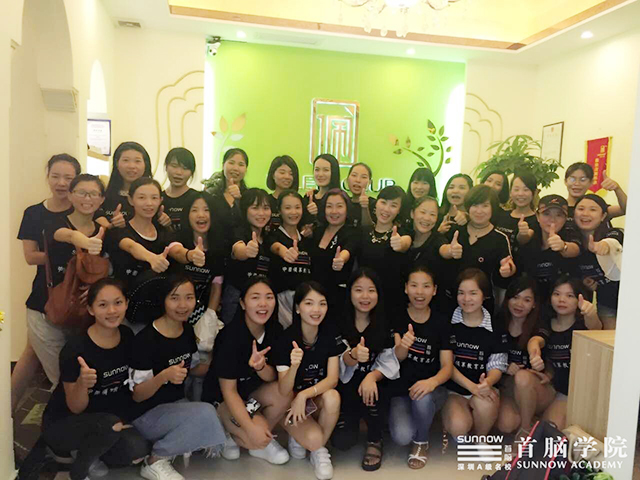 首腦學(xué)院為新力軍開(kāi)啟舞臺(tái)  在花樣年華里盡情搏擊吧！