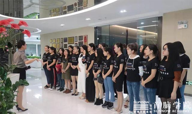 首腦學院攜手大企，強聯(lián)手拓平臺，把握機遇我們要做夢想的主人！